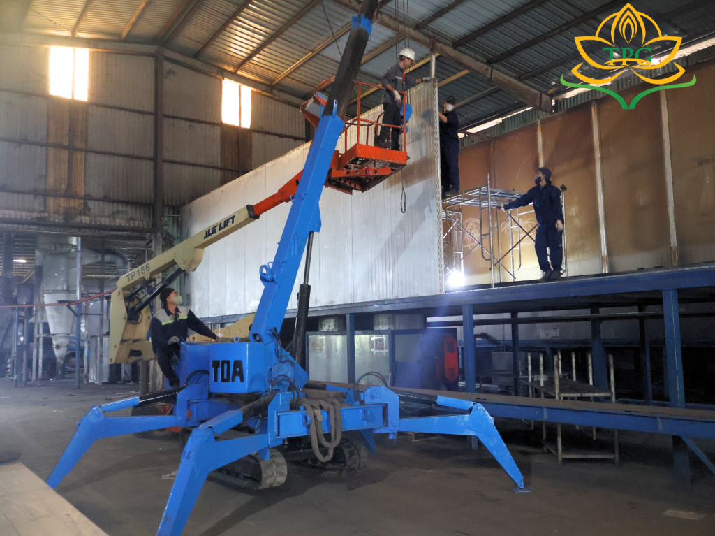 Thuê xe cẩu chân nhện mini cẩu hàng