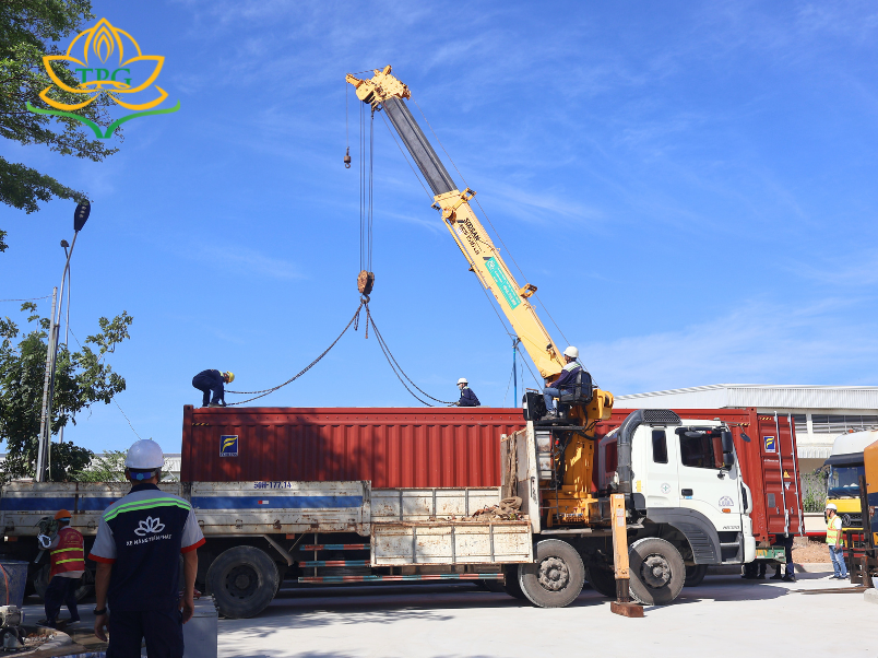 Dịch vụ rút ruột container uy tín, chuyên nghiệp Tiến Phát