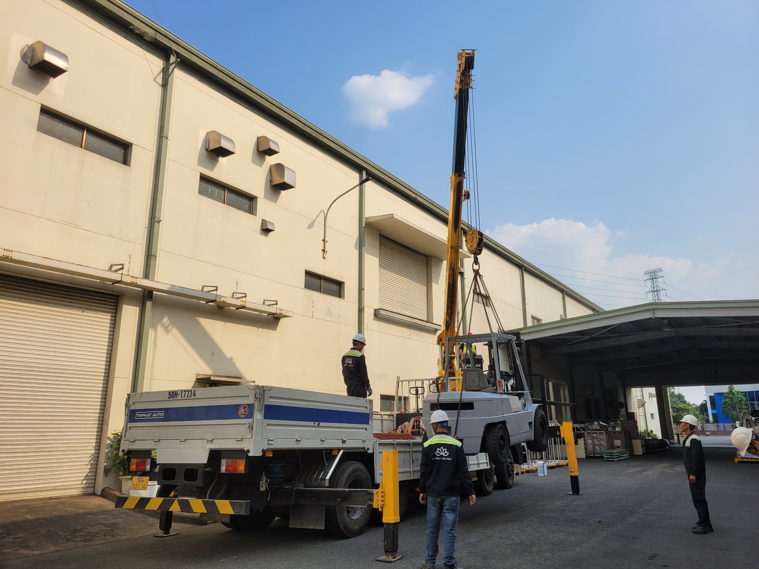 Cho thuê xe cẩu thùng 15 tấn tại Hậu Giang