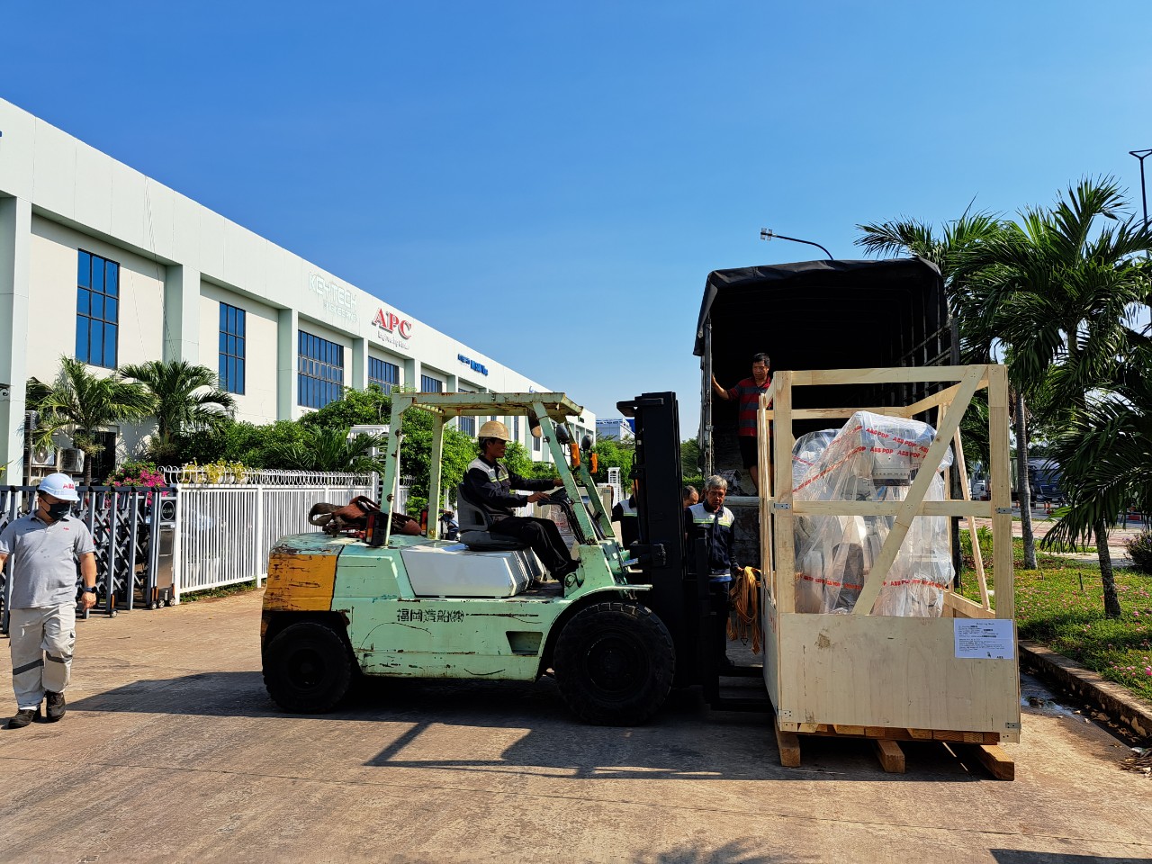 Cho thuê xe nâng hàng 5 tấn tại Cái Bè Tiền Giang