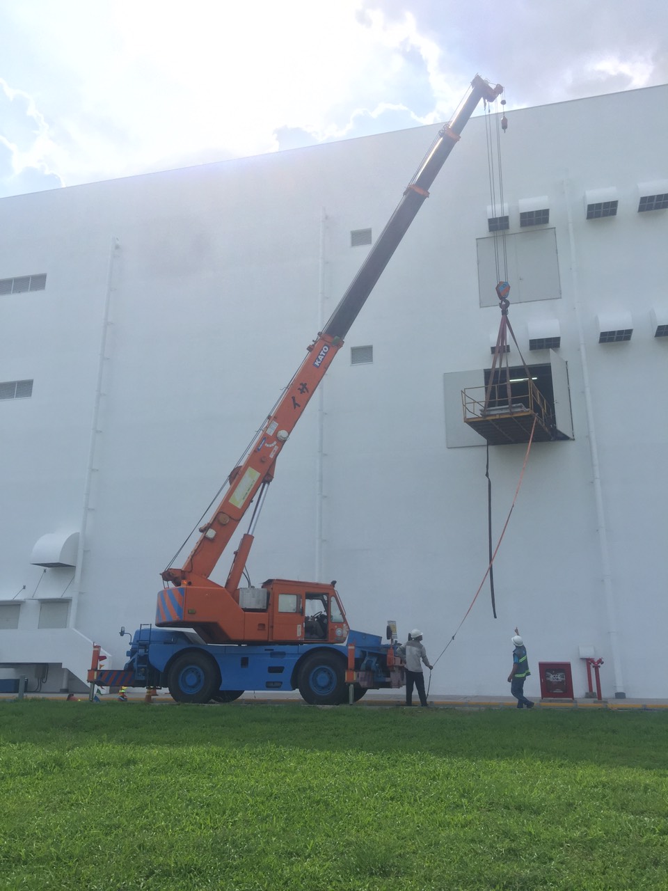 Cho thuê xe cẩu bánh lốp 25 tấn tại KCN Đông Xuyên Vũng Tàu