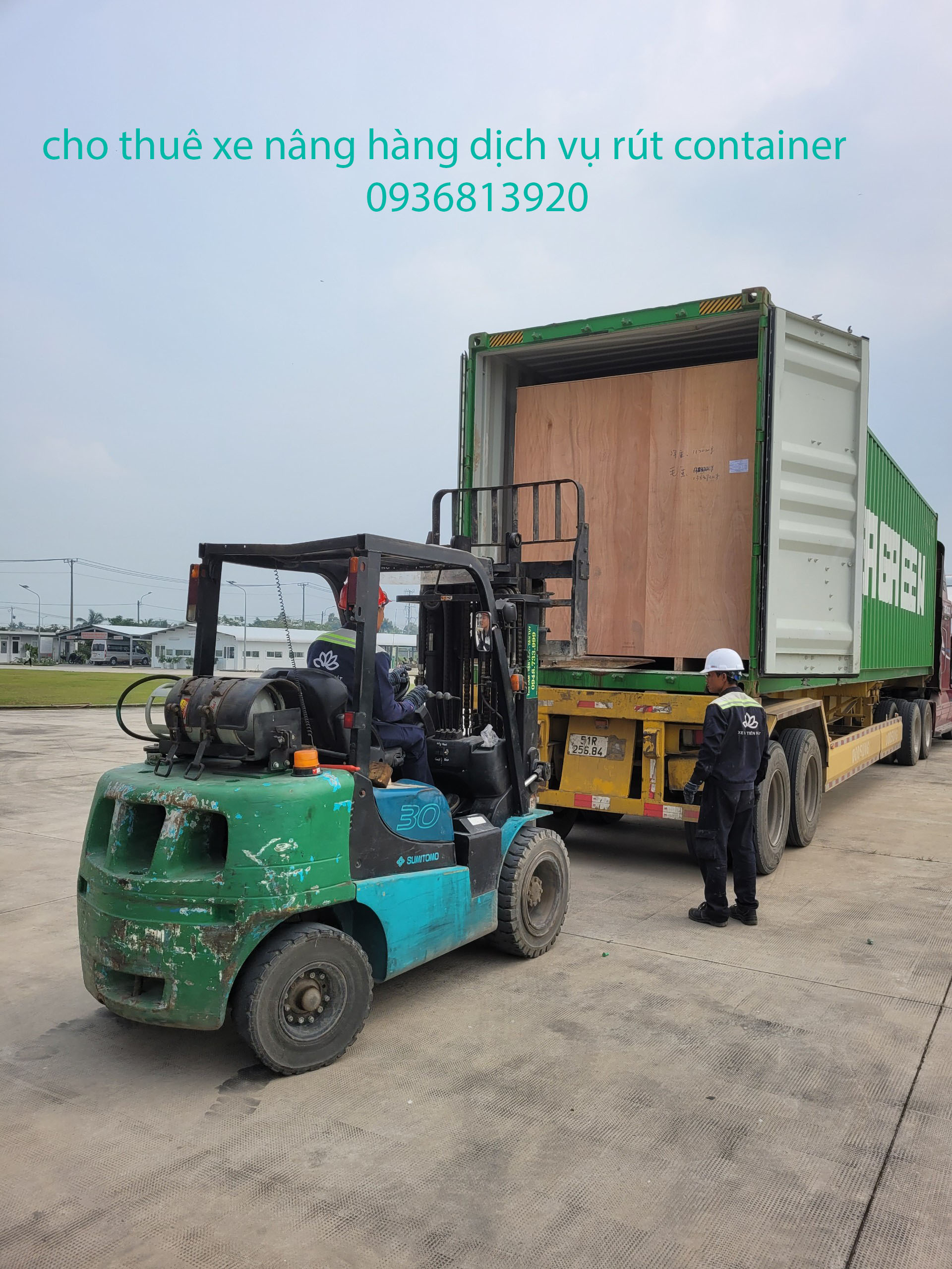 Cho thuê xe nâng hàng 3 tấn rút container tại Long An