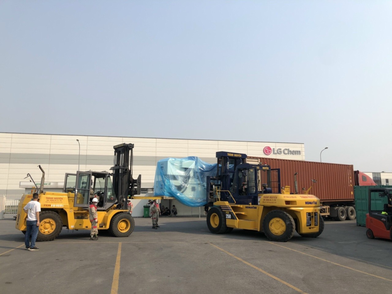 Cho thuê xe nâng hàng rút container tại Tây Ninh