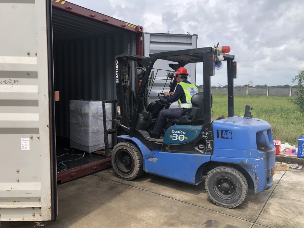 cho thuê xe nâng hàng rút container tại Ninh Thuận