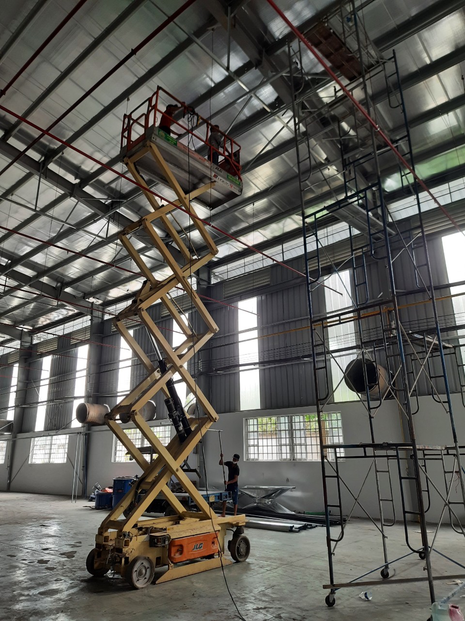 Cho thuê xe nâng thang nâng người tại KCN Mỹ Tho Tiền Giang