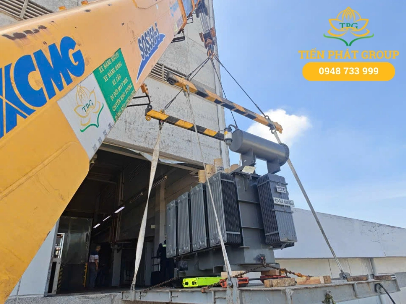 Tien Phat Group cho thue xe cau thuc hien nang ha may moc cong nghiep tai Tan Huong
