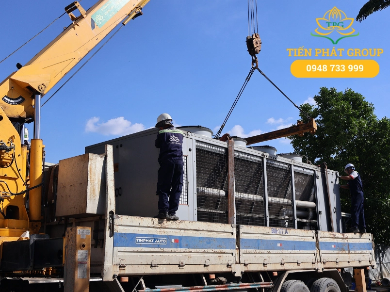 Tien Phat Group thuc hien du an di doi may moc hang nang bang xe cau tu hanh tai My Tho