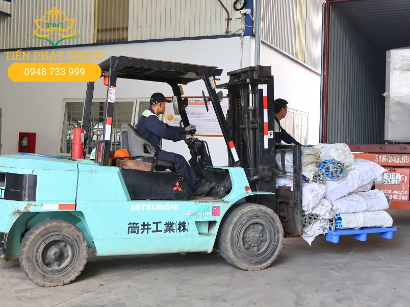 Gia dich vu dong rut container tai Long An cua Tien Phat co muc canh tranh nhat va anh huong boi nhieu yeu to