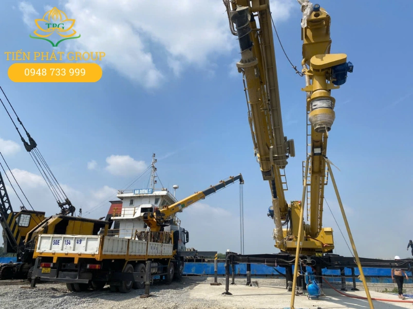Dịch vụ cho thuê xe cẩu | Xe cẩu nhỏ, xe cẩu lớn 1 đến 100 tấn 4 Cac loai hinh cong viec cho thue cau tai Tien Phat da dang nhu boc do thiet bi nang tai mot cong trinh thuy loi