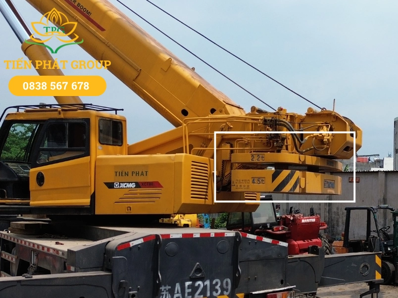 Doi trong (Counterweight) tren xe cau
