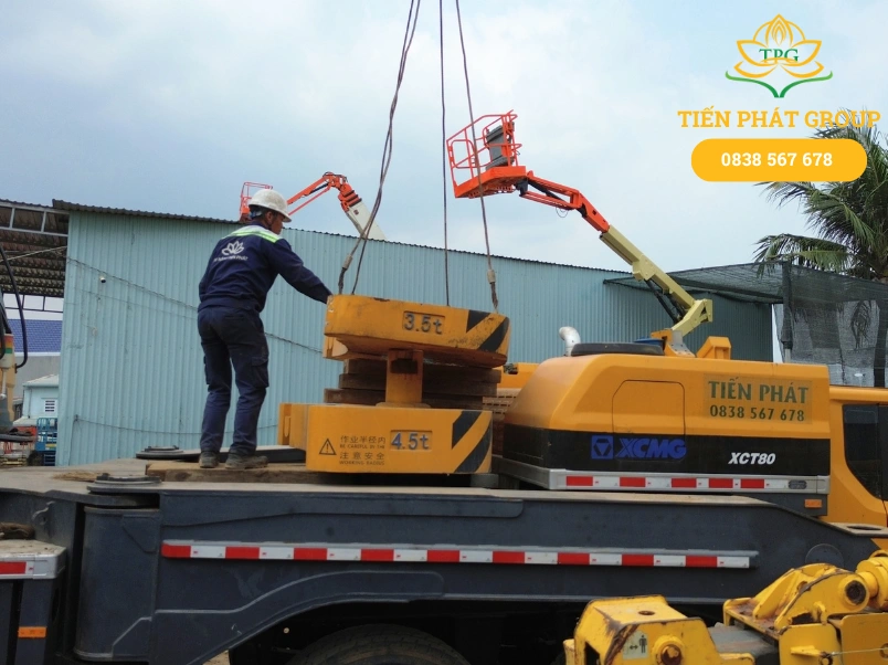 Bảo dưỡng xe cẩu đúng kỹ thuật: Quy trình & Checklist theo giờ 5 Huong dan bao duong mam quay va can cau cua xe cau